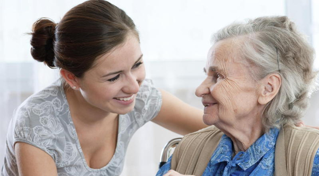 apoyosigloxxi mujer riendose con señora